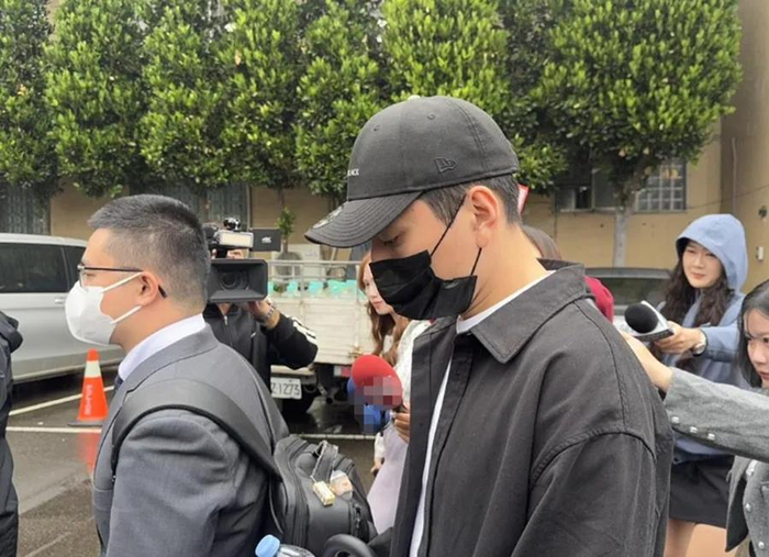 2025年11月，王大陆现身法院。图源：台湾中时新闻网