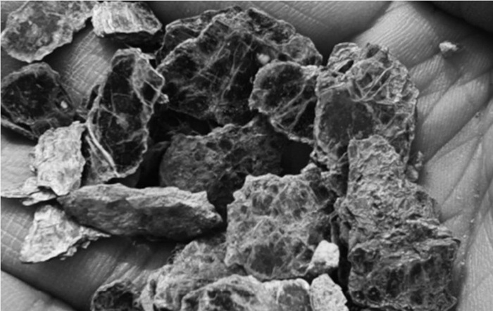         黑云母片。图片均由受访者供图