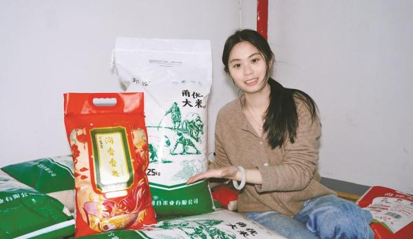 钱慧和她的大米产品。