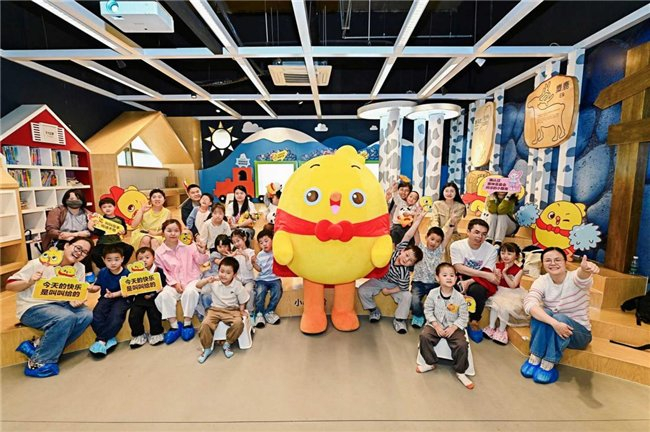 图:成都宜家高新门店亲子书屋举办“日日宜读”亲子共读派对活动