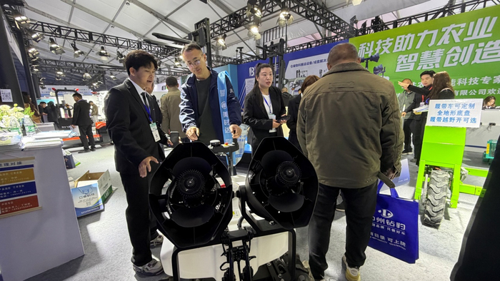 （第十六届丰县电动车展览会现场。王晓亮 摄）