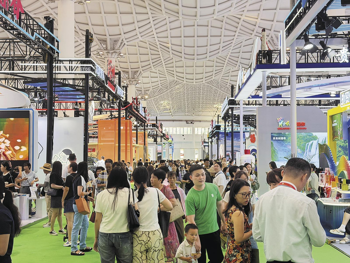 人气满满的消博会现场。