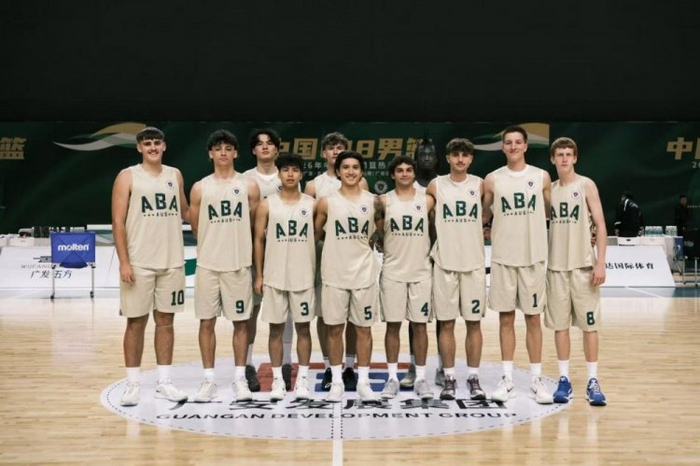 （图为澳大利亚阿尔法篮球学院队）