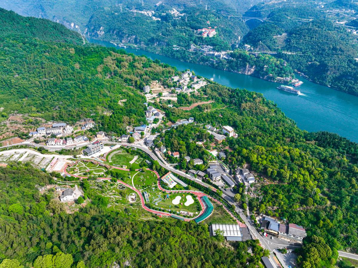 西陵峡畔的牛扎坪村。