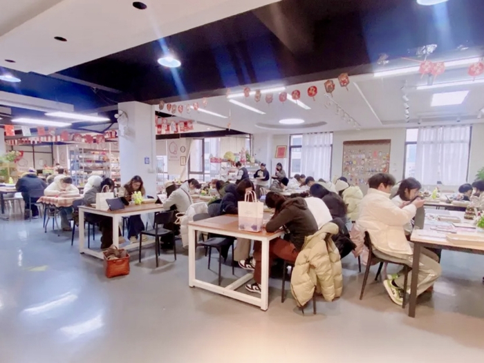 线下拼豆门店。受访者供图