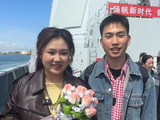 新婚夫妇领证当天登军舰纪念“人生大事”：预约参观日碰上领证日，真是“喜上加喜”