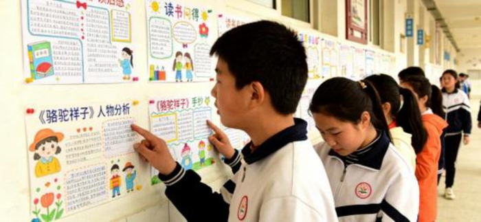 内蒙古自治区敖汉旗新惠第九初级中学学生课间里静静阅读的身影（受访者供图）