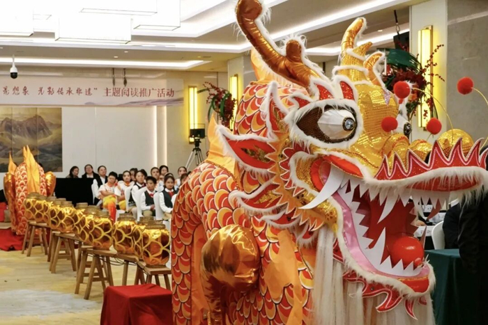 来自南昌市进贤县西湖李家村的板凳龙