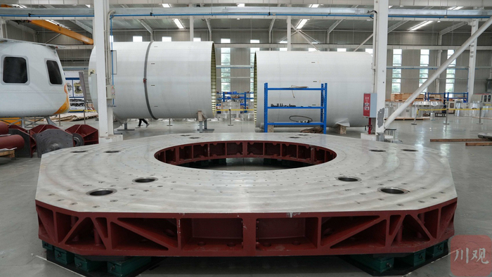 富江工业自主研制的柔性工装设备。