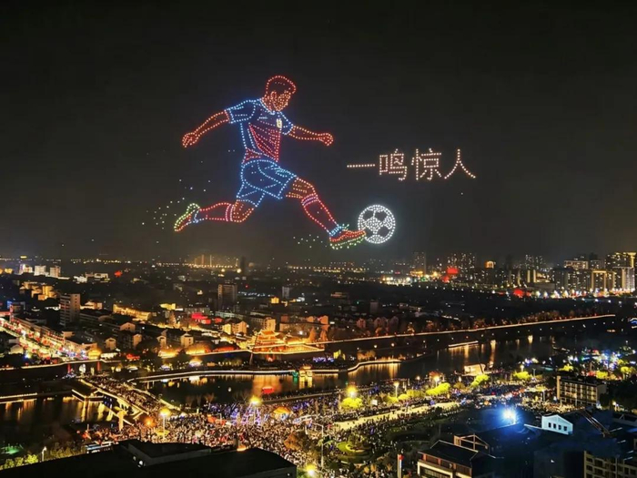 荆州十二时辰无人机秀。