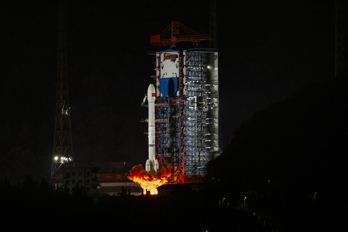 西昌卫星发射中心，使用长征三号乙运载火箭成功将通信技术试验卫星二十二号发射升空 图据视觉中国