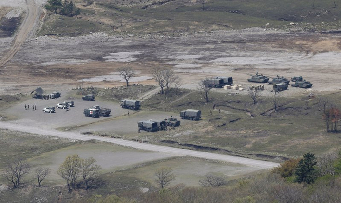 　　航拍图：2026年4月21日，日本大分县，陆上自卫队训练场。据报道，大分县陆上自卫队一处训练场在训练时发生弹药爆炸，多名自卫队员受波及。该事故目前已致3人死亡。 IC Photo