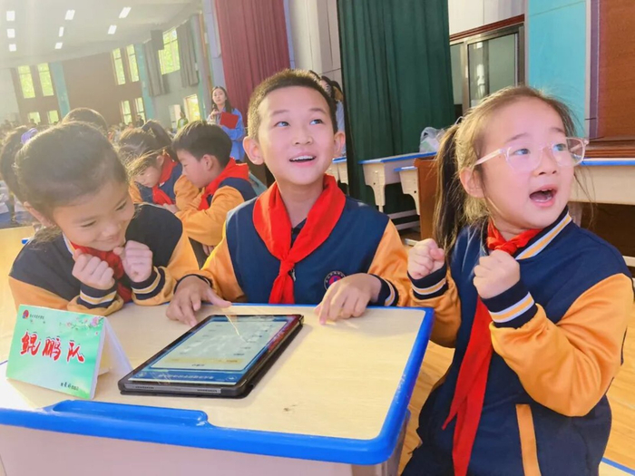 山东省寿光市建桥学校小学部学生参与学校举办的“诗词大会”（受访者供图）