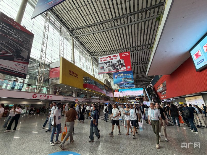 第139届广交会上,客商往来不绝(央广网记者 徐钡儿 摄)