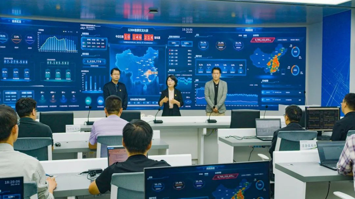 图为单杏花工作照。新华社发