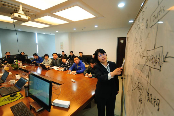 图为单杏花工作照。新华社发