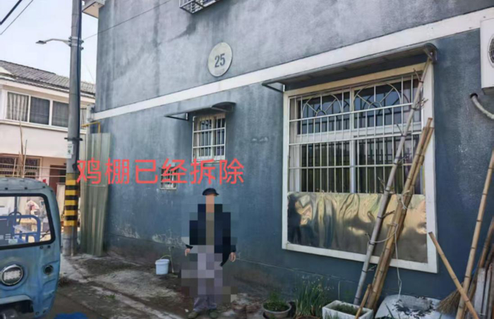 25号居民楼旁鸡棚已拆除。（横街镇供图） 