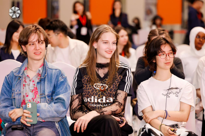 在华留学生被现场精彩的沙龙讨论所吸引 （供图 北京国际电影节组委会）