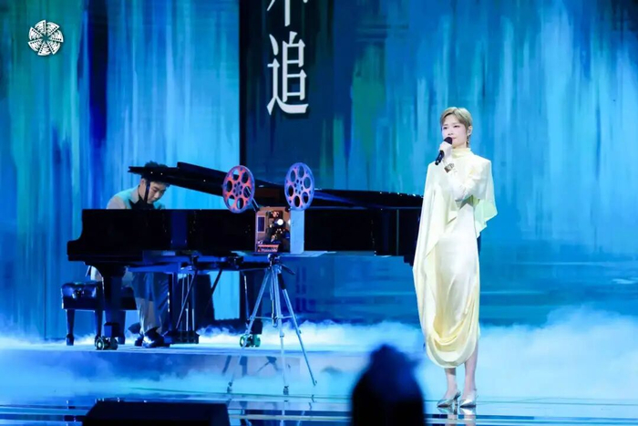李宇春演唱《山河故人》