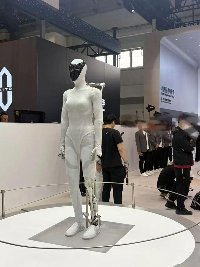 ▲小鹏机器人IRON。图 / 每日人物摄