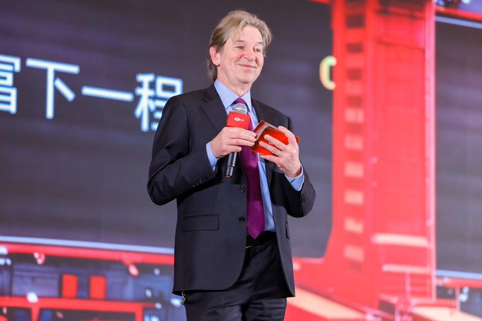 福布斯中国集团首席战略官晏格文，深度分享《2026汇丰 | 福布斯中国 国际化学校评选》