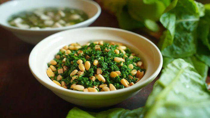 春日清新的荠菜