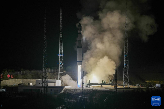 长征六号运载火箭成功将巴基斯坦PRSC-EO3卫星发射升空。新华社（郭金祺摄）