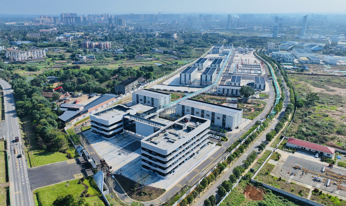 眉山市新能源新材料融合创新中心。雷同/摄