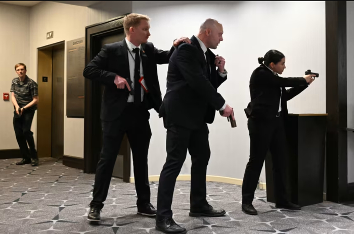 ▲现场执法人员