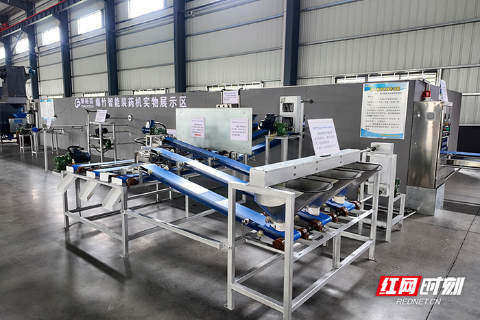 福多星花炮集团研制的第11代自动化产品。