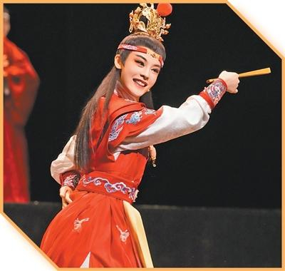 陈丽君在《我的大观园》中的剧照。图源：《人民日报》