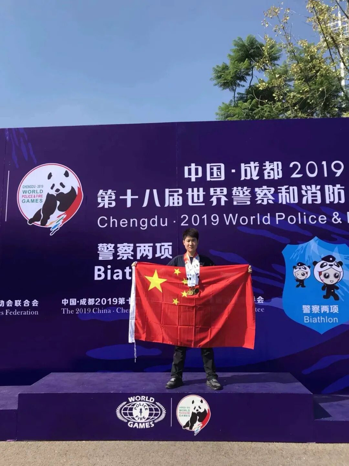 2019年，刘琳代表中国警察出征第十八届世界警察和消防员运动会，斩获手枪战斗射击（无性别差异）冠军