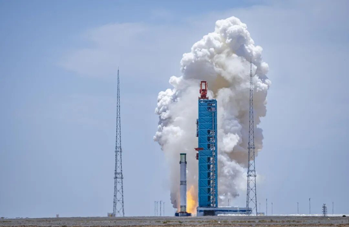 9机并联朱雀三号可复用火箭现场点火