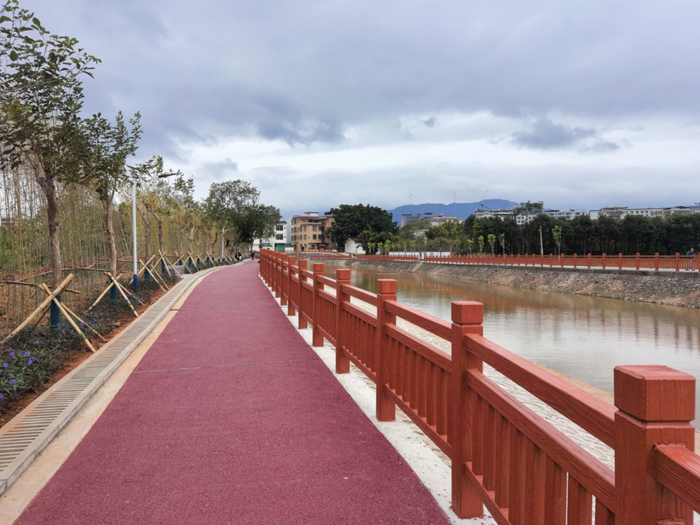 河岸健身步道。