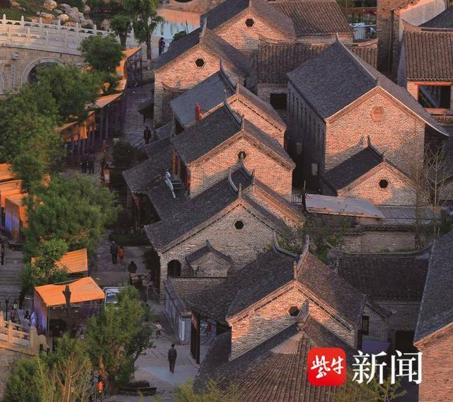 傍晚的古镇（徐莹 摄）