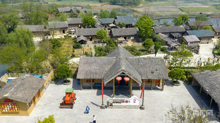小岗村“当年农家”景区成为游客热门打卡地（央广网发  张大岗摄）