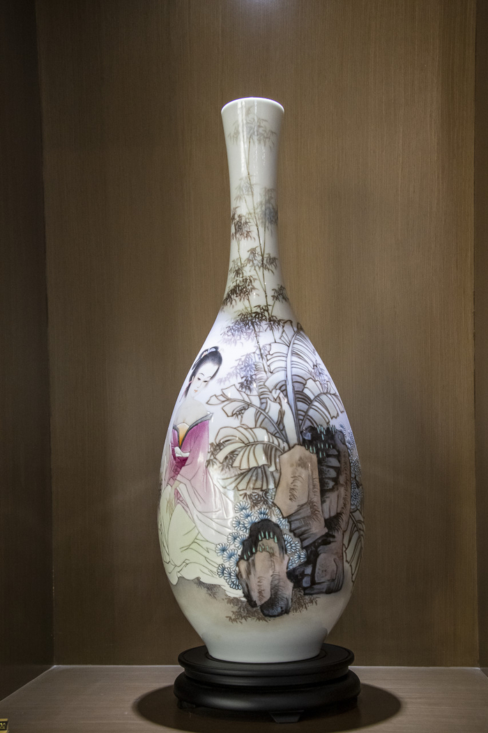 江西景德镇瓷瓶 图源：图虫创意