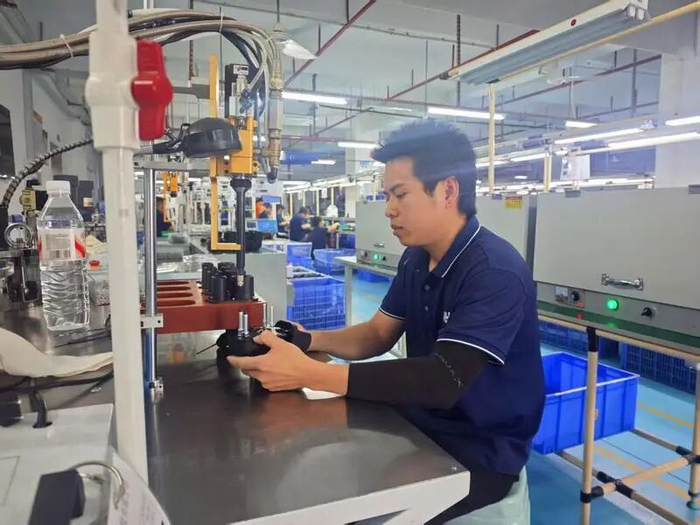 惠州市万物互联科技有限公司生产车间。