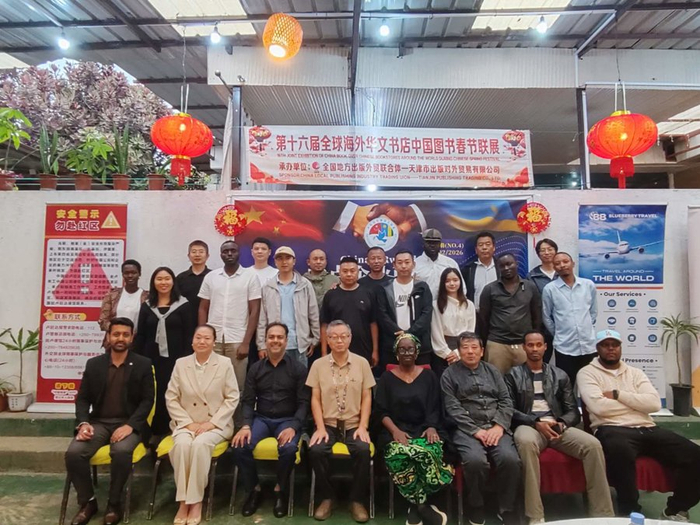 图说：卢旺达中国和平统一促进会会长尹晴日（前排左四） 图源：受访者供图（下同）