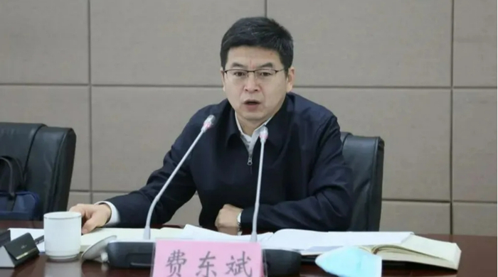 费东斌 