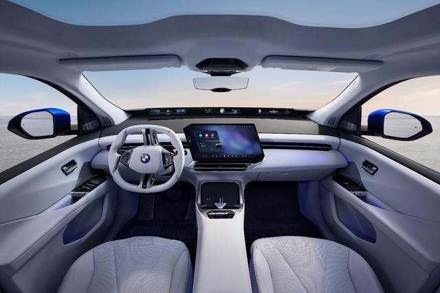 BMW全景iDrive以清晰直观的“视觉锥”交互布局为核心。 企业供图