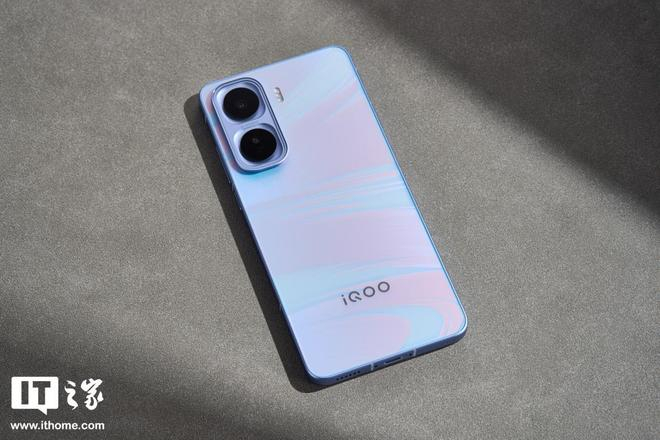 ▲ IT之家开箱：iQOO Neo11“面对疾风”手机图赏
