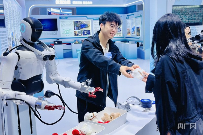 现场体验区充分展示人工智能创新应用场景（央广网记者  龚雯  摄）