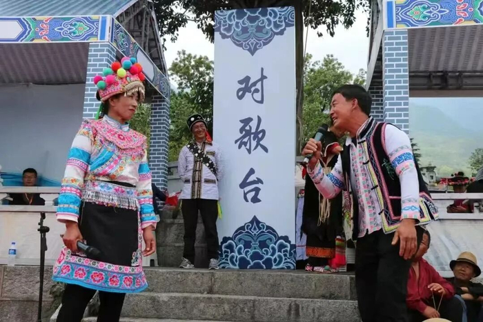 往年三月街对歌表演。大理州委宣传部 供图