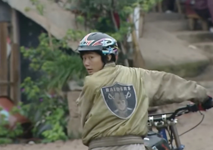 ​2006年《晚间新闻》节目中的张雪。 节目截图