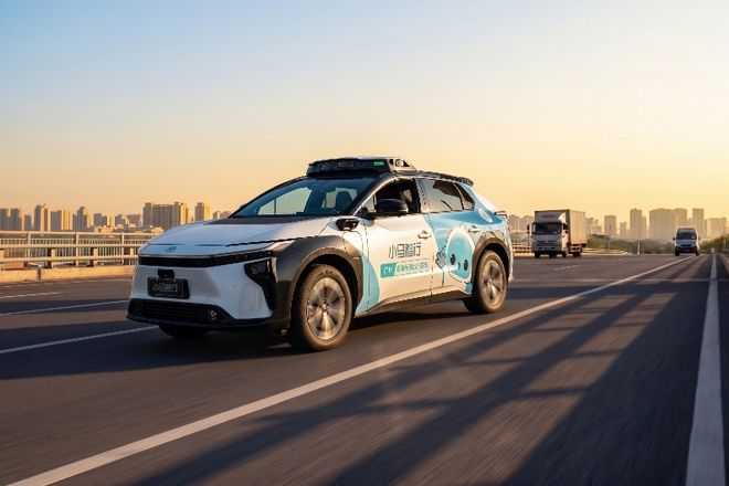 ▲小马智行丰田铂智4X Robotaxi全无人路测。图 / 小马智行官方