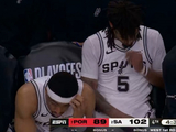 提前下班了！卡斯尔篮板球犯规 个人六次犯满离场