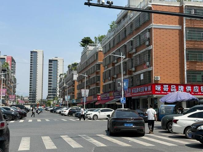 北下朱街头。 吴恺沄 摄