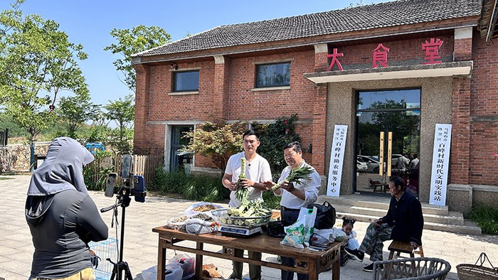 “和美乡村直播间“正在直播。博望区委宣传部供图
