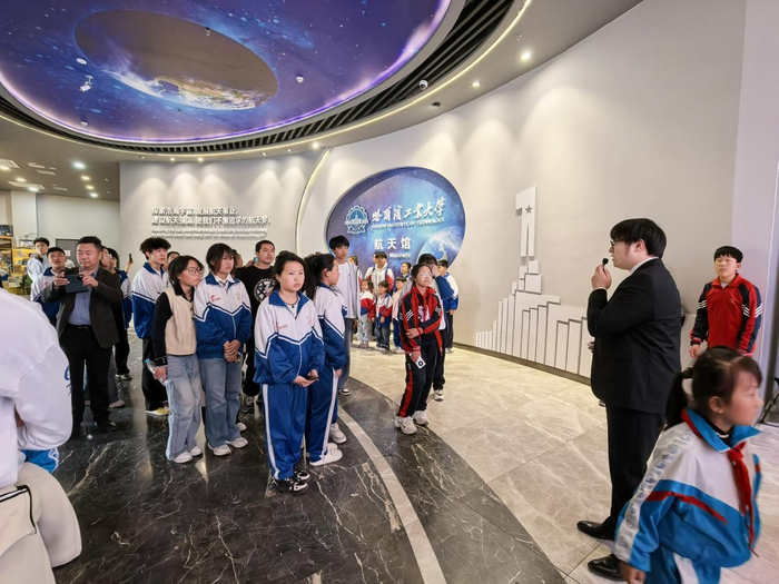 参观哈工大航天馆